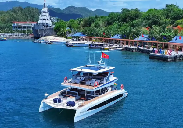 Морской круиз на яхте-катамаране «Marmoris Yachting» с обедом и трансфером