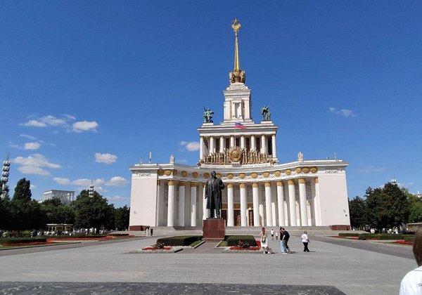 Легенды и мифы Александровского сада: прогулка у Кремлёвской стены