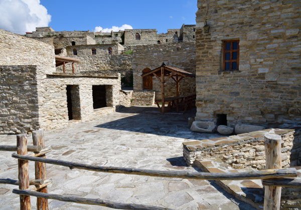 Горная Чечня из Кисловодска: озёра, древние башни и мечети - фото 3