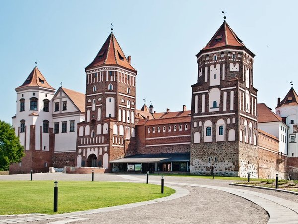 Замки Беларуси: групповая экскурсия в Мир и Несвиж из Минска - фото 1