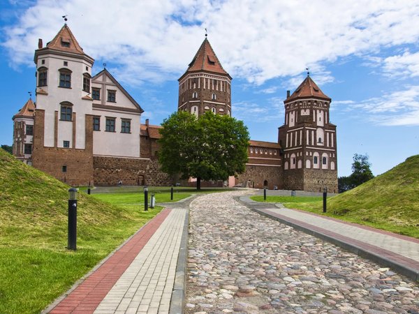 Трансфер из Минска в Мирский и Несвижский замки (туда-обратно) - фото 2