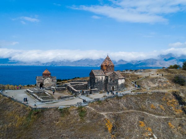 Северная Армения за один день: Севан, монастыри и винные традиции - фото 1