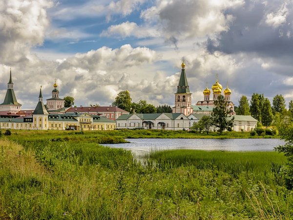 Город и Иверский монастырь: немузейный маршрут по Валдаю - фото 1