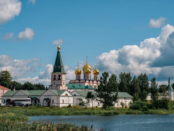 Город и Иверский монастырь: немузейный маршрут по Валдаю - фото 1