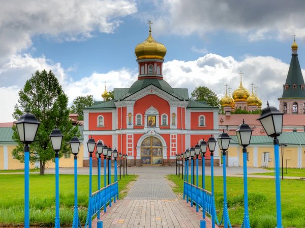 Город и Иверский монастырь: немузейный маршрут по Валдаю - фото 2