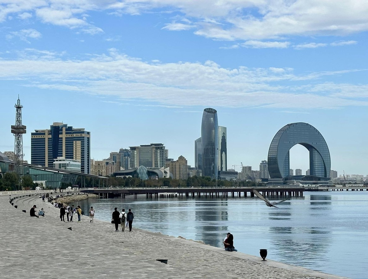 Старый город и современный Баку — в деталях