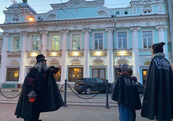 Истории и загадки Рождественской: иммерсивная прогулка с фонарщиком - фото 1