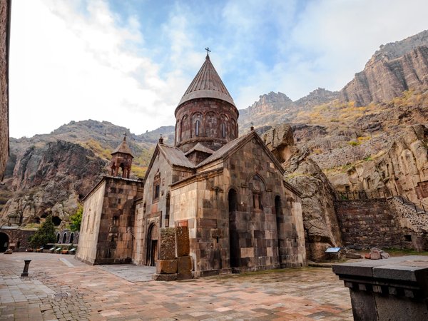 Храм Гарни, монастырь Гегард и озеро Севан за один день - фото 4