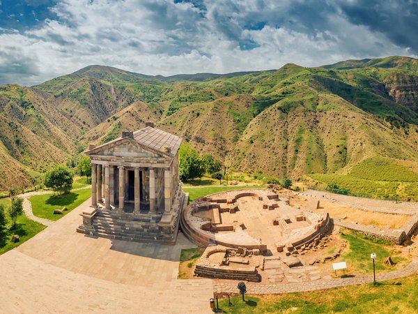 Храм Гарни, монастырь Гегард и озеро Севан за один день - фото 3