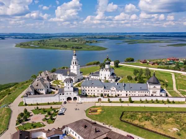 4 в 1: Иннополис, остров-град Свияжск, Раифа и Вселенский храм - фото 1