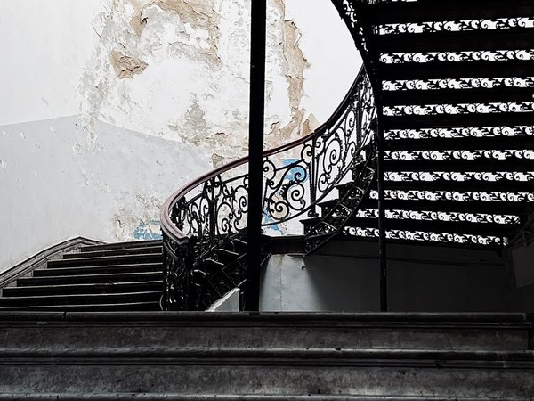 Тайны и тени Сололаки: атмосферная фотопрогулка по Тбилиси - фото 3