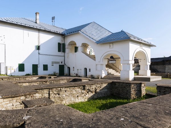 Обзорная пешеходная экскурсия по Кремлю и центру Пскова - фото 4