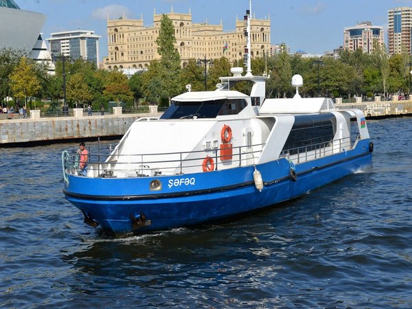 Баку с воды: прогулка на теплоходе по Каспию