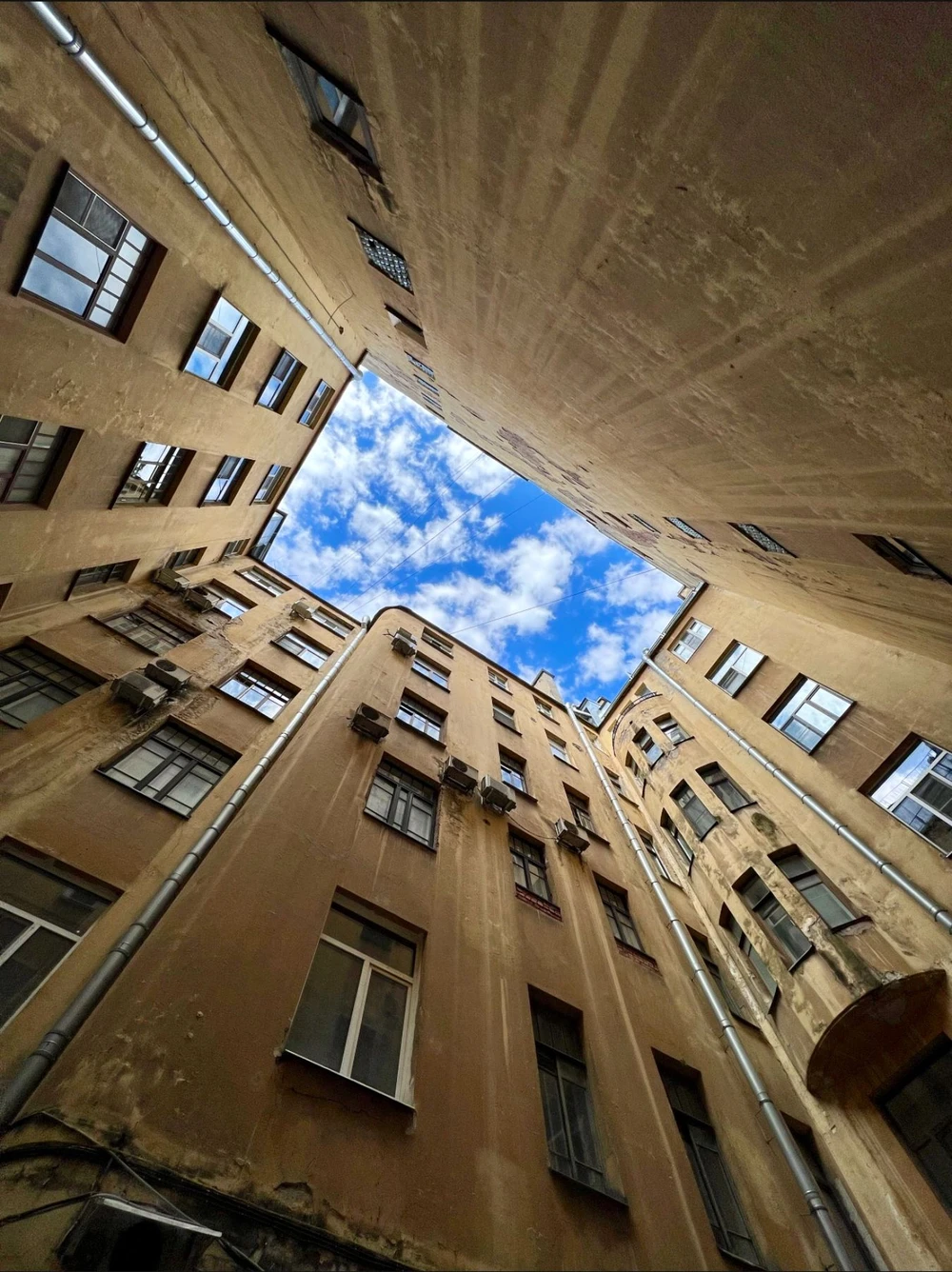 Секреты Петроградской стороны: дворы-колодцы, парадные и доходные дома - фото 4