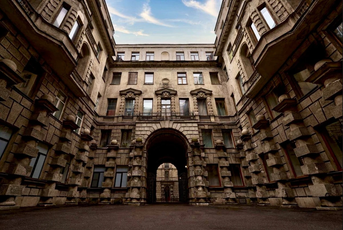 Секреты Петроградской стороны: дворы-колодцы, парадные и доходные дома - фото 2