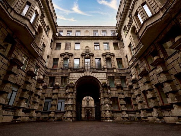 Секреты Петроградской стороны: дворы-колодцы, парадные и доходные дома - фото 2