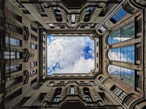 Секреты Петроградской стороны: дворы-колодцы, парадные и доходные дома - фото 1