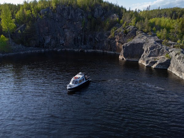 Ладожские шхеры, остров Кивисаари и гора Айно