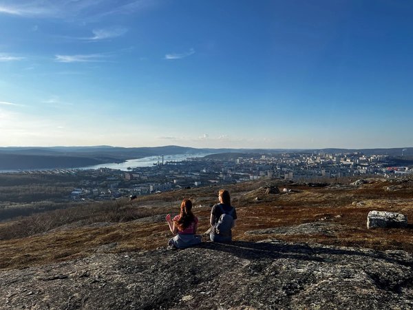 Вечерний нетуристический Мурманск: хайкинг в группе на гору Горелая - фото 1