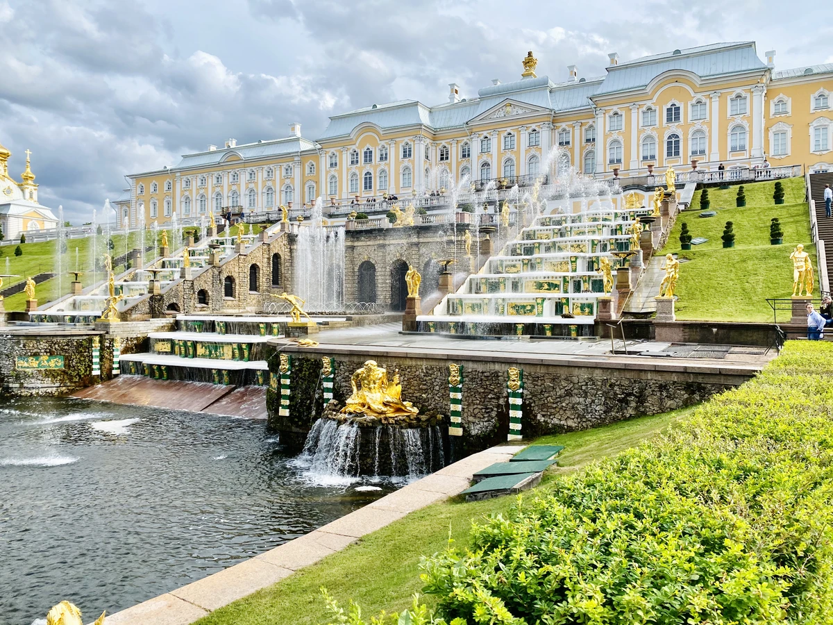 Фонтаны Нижнего парка Петергофа: автобусная экскурсия из Петербурга