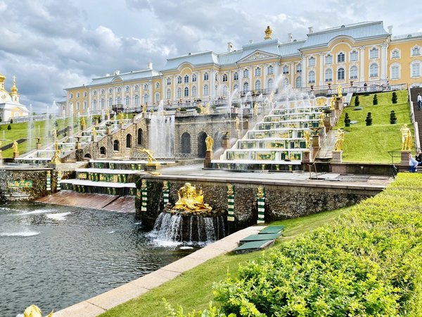 Фонтаны Нижнего парка Петергофа: автобусная экскурсия из Петербурга - фото 1