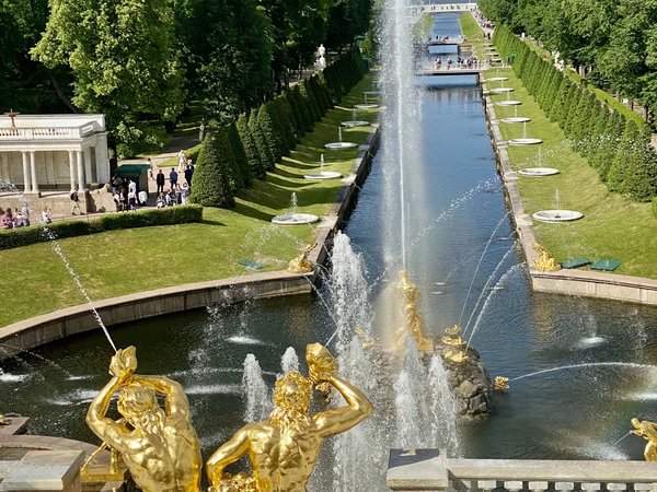 Фонтаны Нижнего парка Петергофа: автобусная экскурсия из Петербурга - фото 2