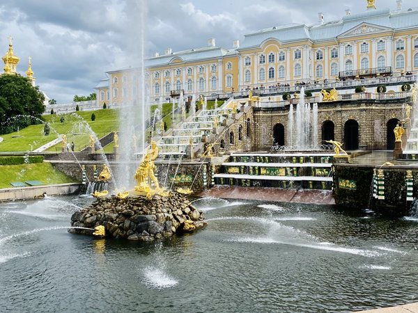 Фонтаны Нижнего парка Петергофа: автобусная экскурсия из Петербурга - фото 4
