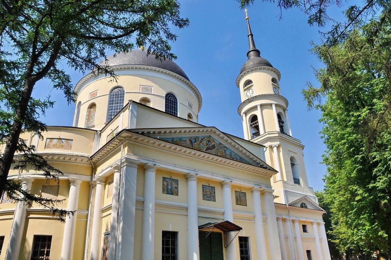 Красивое путешествие по старой Калуге и её храмам