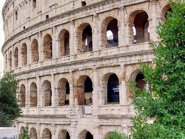 История Вечного города: Колизей и Римский форум - фото 1
