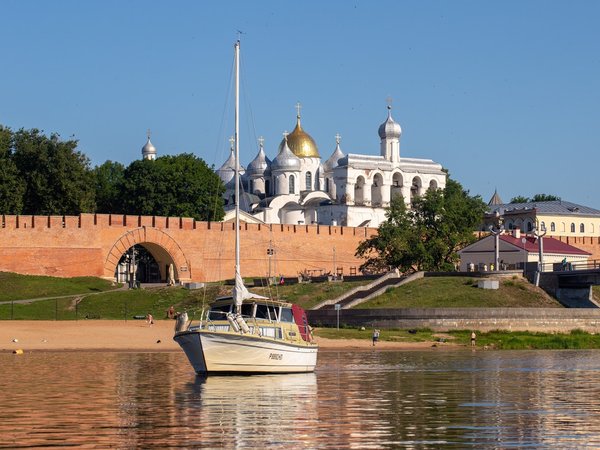 На парусно-моторной яхте по Волхову и Ильмень-озеру - фото 1