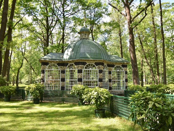 Нижний парк Петергофа: оранжерея, дворцы, фонтаны