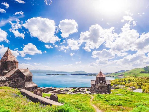 Дилижан + Агарцин + Севан: всё лучшее за один день! - фото 1
