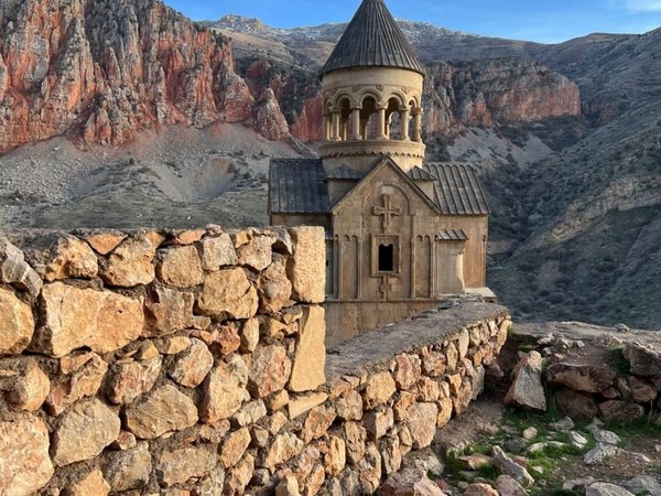 «Крылья Татева», красные скалы и древние монастыри - фото 4