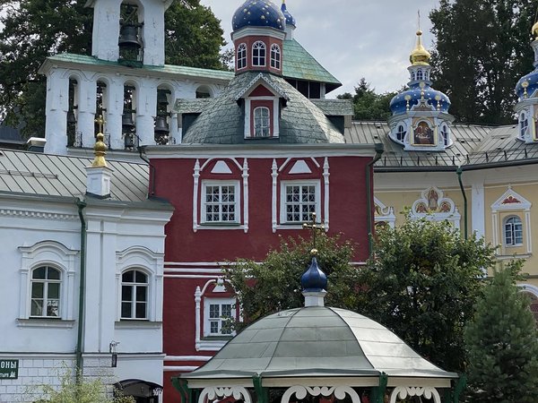 Святые Печоры и древний Изборск: экскурсия в небольшой группе - фото 4