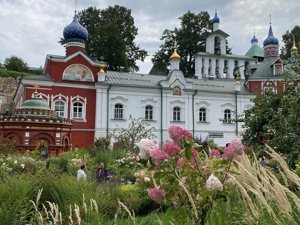 Святые Печоры и древний Изборск: экскурсия в небольшой группе - фото 3