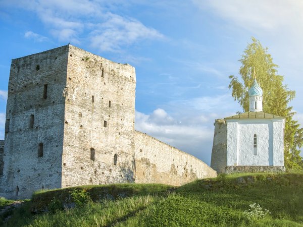 Святые Печоры и древний Изборск: экскурсия в небольшой группе - фото 1