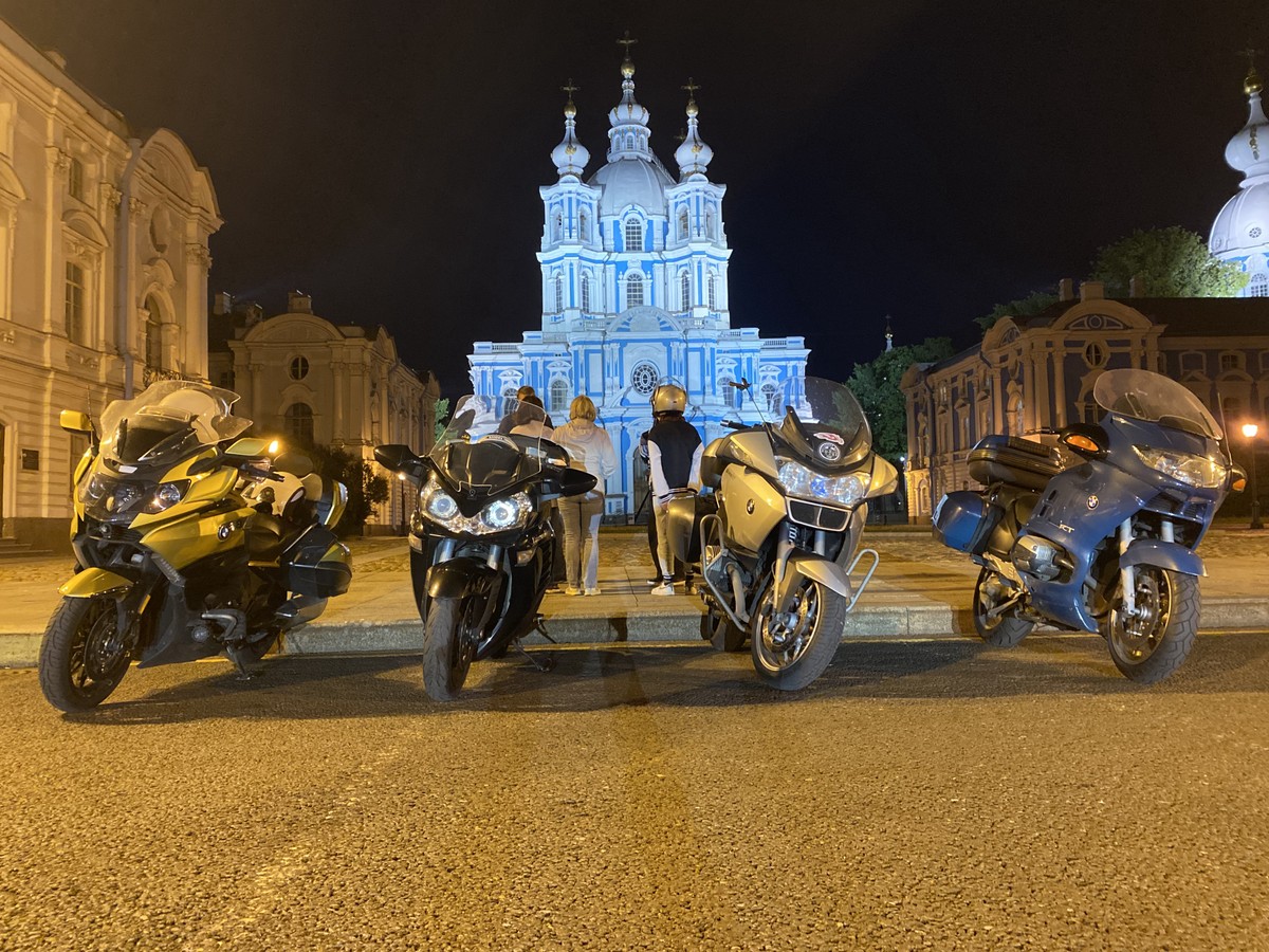 На мотоцикле по вечернему Питеру или к разводным мостам!