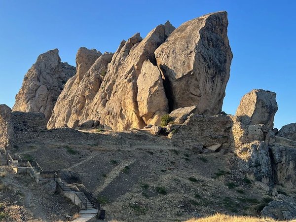 Гора Бешбармаг и мистические пейзажи недалеко от Баку - фото 4