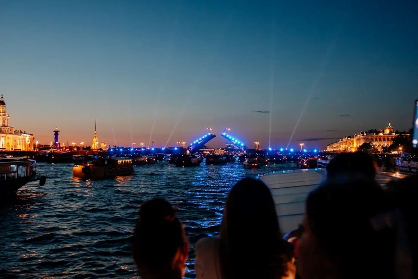 Ночной Петербург: к разводным мостам через центр города
