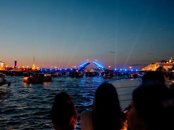 Ночной Петербург: к разводным мостам через центр города