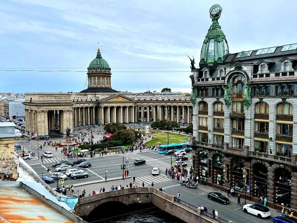 Открывая Петербург: витражи парадных, лабиринты дворов и панорамная крыша