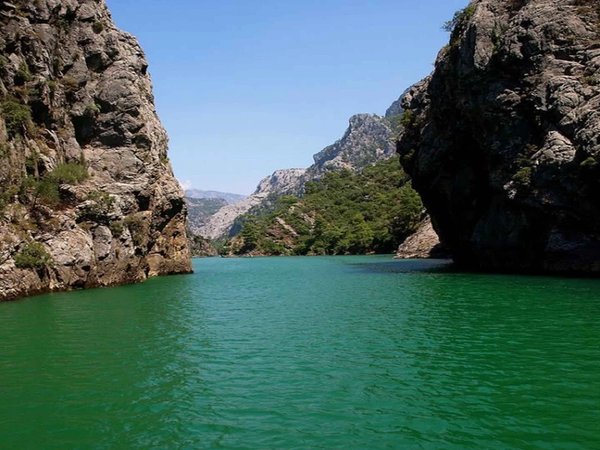 Зелёный каньон из Аланьи: круиз по изумрудному озеру и обед в горах - фото 3