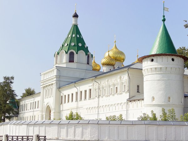 Ипатьевский монастырь в Костроме: от основания до наших дней