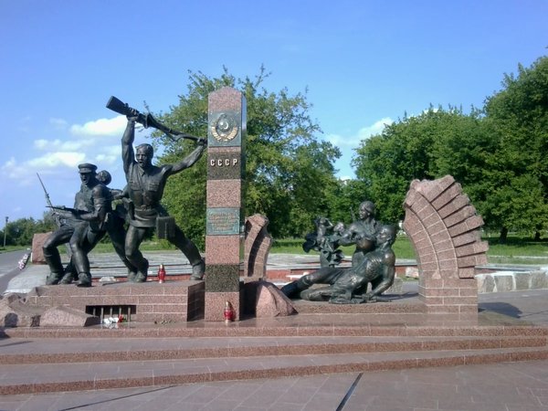 По главным местам Брестской крепости — в сборной группе - фото 2