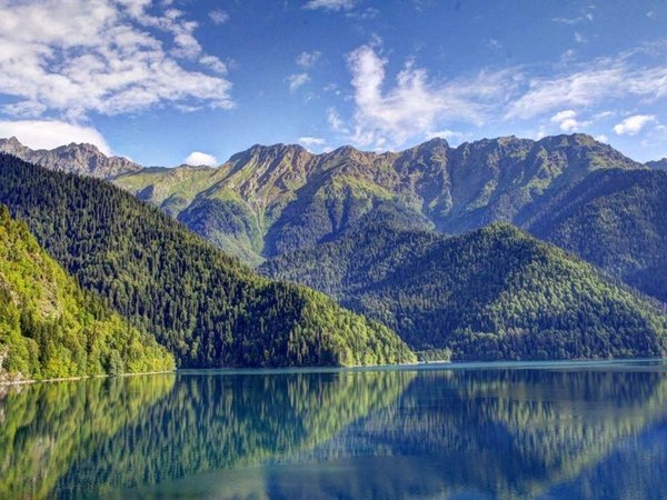 Из Гагры — в сказочный мир горных озёр и водопадов
