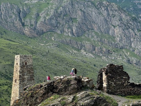 Путешествие по Осетии: Куртатинское ущелье, некрополь и водопады - фото 3