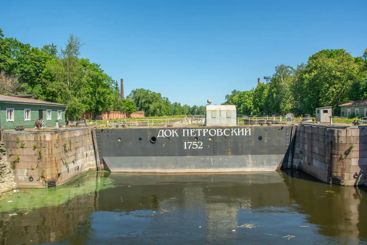 По Кронштадту — на автобусе и теплоходе - фото 2