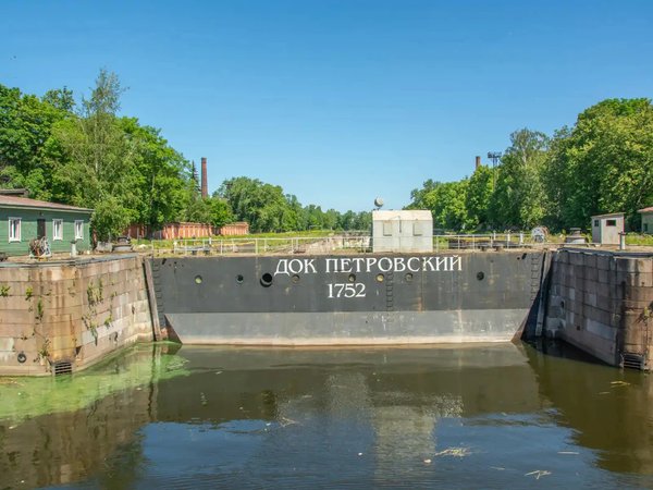 По Кронштадту — на автобусе и теплоходе - фото 2