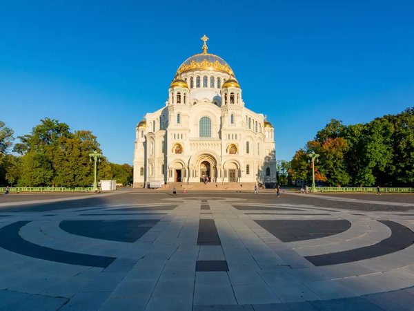 По Кронштадту — на автобусе и теплоходе - фото 1