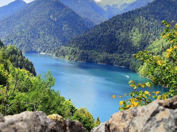 На джипе из Гудауты — к озеру Рица и Гегскому водопаду - фото 1